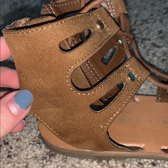 laced brown comfy sandals. - Picture 4 of 4